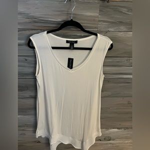 Cream V Neck White House Black Market size M Tank Top